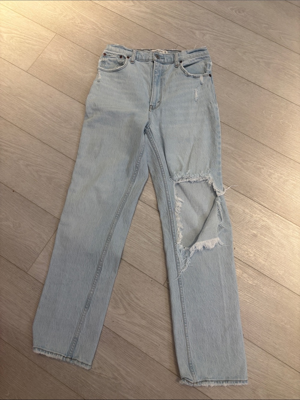 Abercrombie &  fitch the 90s straight ultra high rise distressed knee sz 27 /4 R